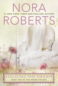 Nora Roberts - «Holding the Dream»