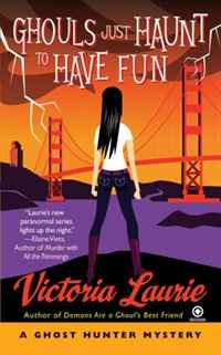 Victoria Laurie - «Ghouls Just Haunt to Have Fun (Ghost Hunter Mysteries, No. 3)»