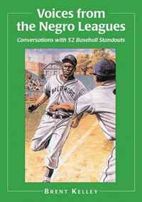 Voices from the Negro Leagues: Conversations with 52 Baseball Standouts of the Period 19241960 [Large Print]